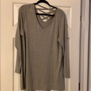 Long sleeve, soft cotton, with small rein stones.